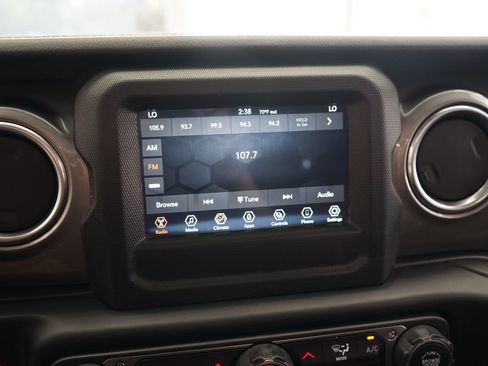 Used 2021 Jeep Wrangler Unlimited Sahara AWD/4WD image 32