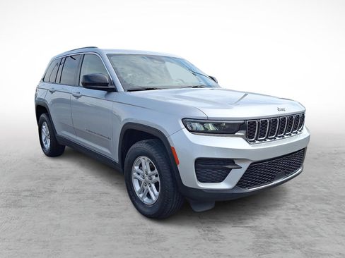 Used 2023 Jeep Grand Cherokee Laredo w/ Luxury Tech Group I AWD/4WD image 7
