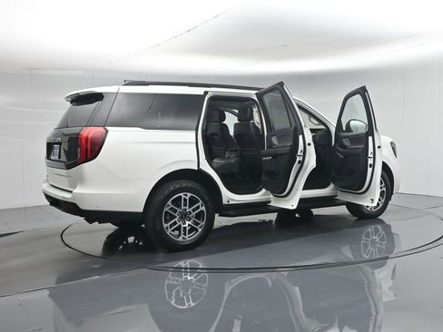 Certified 2025 Ford Expedition Active AWD/4WD image 34
