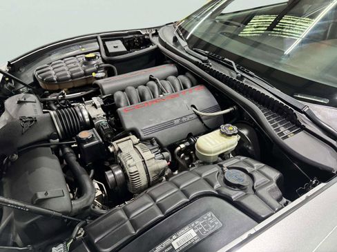 Used 2001 Chevrolet Corvette Coupe w/ Preferred Equipment Group1 RWD image 32