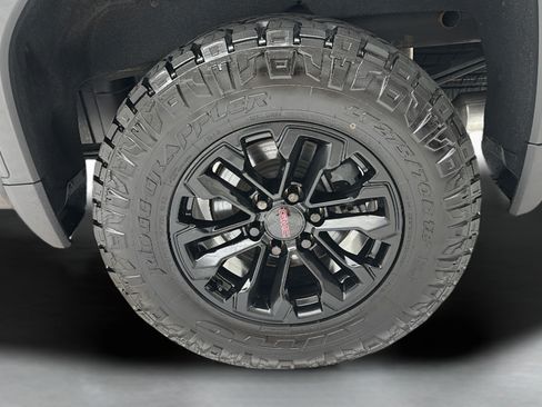 Used 2021 GMC Sierra 1500 AT4 w/ AT4 Premium Package AWD/4WD image 11