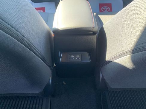 Used 2025 Toyota Corolla SE image 16