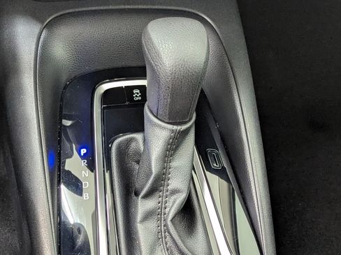 Used 2022 Toyota Corolla LE image 16