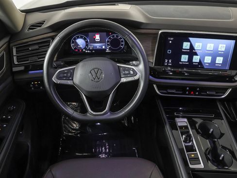 Used 2024 Volkswagen Atlas SEL AWD/4WD image 40
