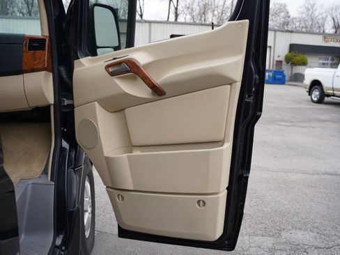 Used 2013 Mercedes-Benz Sprinter 2500 image 27
