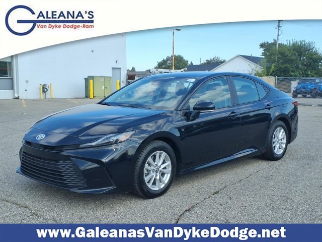 Used 2025 Toyota Camry LE FWD image 1