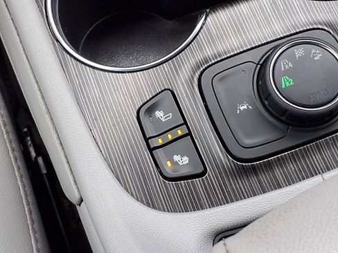 Used 2023 GMC Acadia SLT image 5