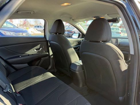 Used 2022 Hyundai Elantra SEL image 16