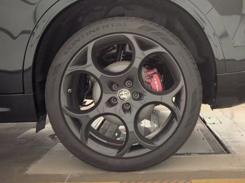 Used 2024 Alfa Romeo Stelvio Veloce image 6