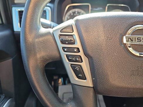 Used 2018 Nissan Titan SV AWD/4WD image 18