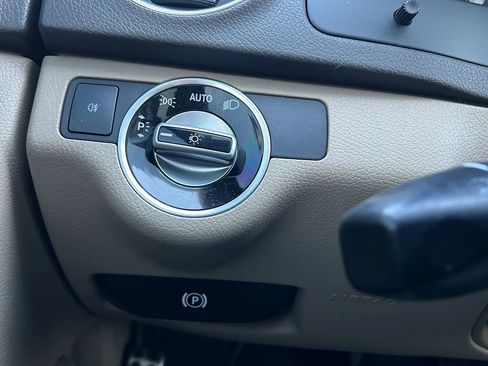 Used 2012 Mercedes-Benz C 250 Sedan image 23