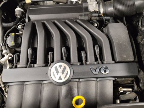 Used 2020 Volkswagen Atlas Cross Sport SEL image 30