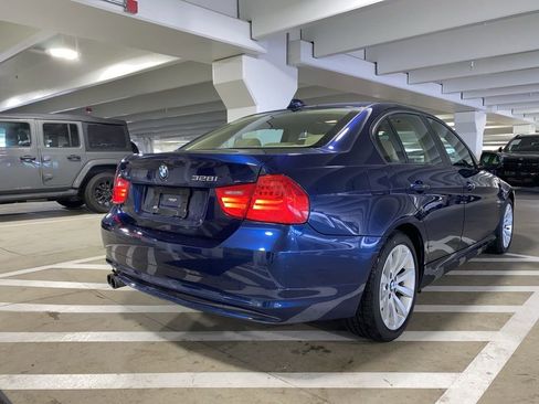 Used 2011 BMW 328i xDrive Sedan AWD/4WD image 3