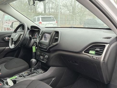 Used 2019 Jeep Cherokee Latitude w/ Popular Appearance Group image 24