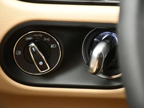 Certified 2026 Porsche Macan AWD/4WD image 25