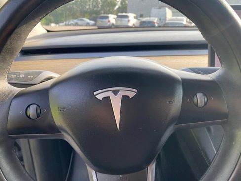 Used 2021 Tesla Model Y Long Range AWD/4WD image 25