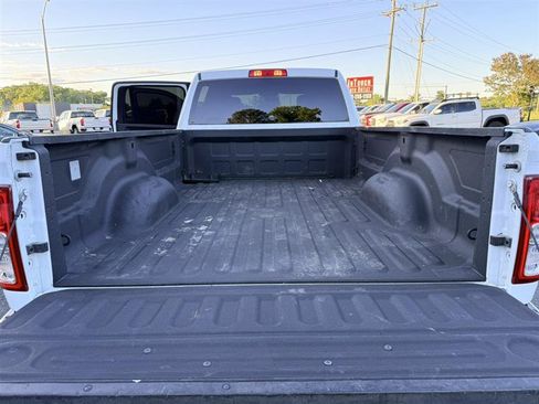 Used 2022 RAM 2500 Tradesman w/ Chrome Appearance Group AWD/4WD image 17