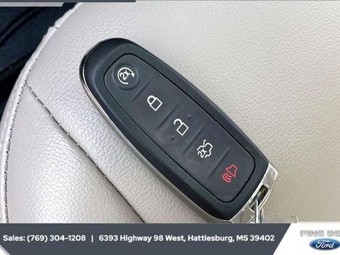 Used 2019 Ford Escape SEL image 9