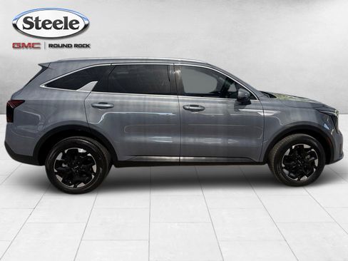 Used 2025 Kia Sorento S AWD/4WD image 6