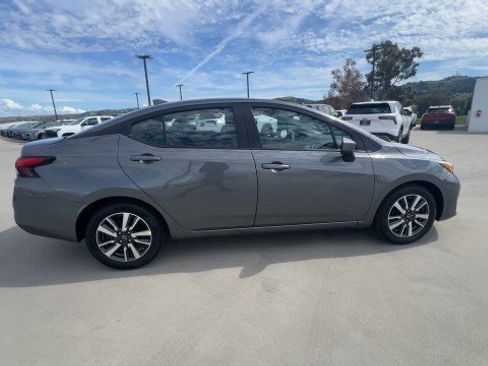 Used 2025 Nissan Versa SV image 9