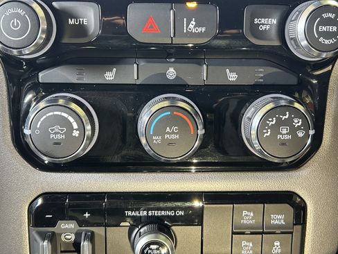 Used 2025 RAM 1500 Big Horn AWD/4WD image 35