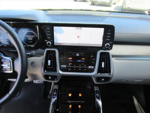 Used 2023 Kia Sorento SX Prestige image 20