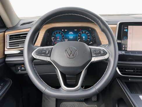 Certified 2026 Volkswagen Atlas SE FWD image 10