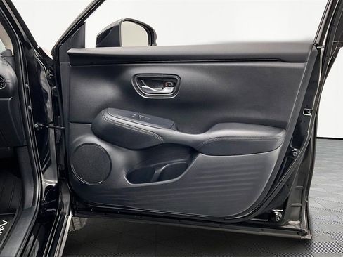 Used 2025 Honda HR-V LX image 24
