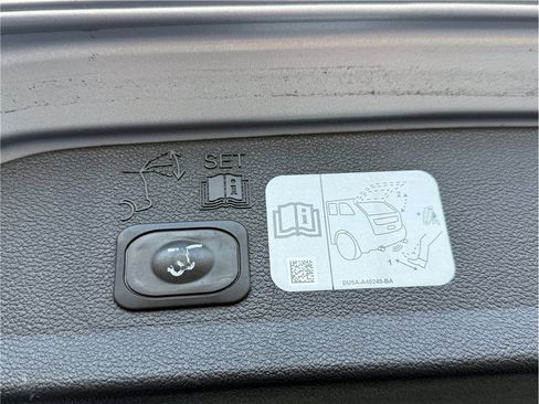 Used 2019 Ford Escape Titanium image 23