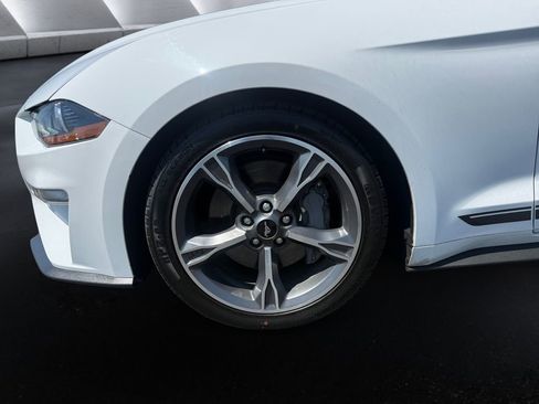 Used 2022 Ford Mustang GT Premium w/ Equipment Group 401A RWD image 9