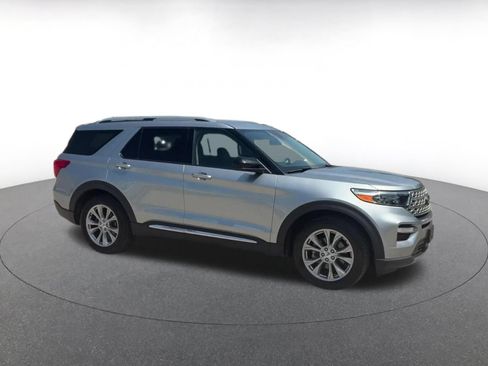 Used 2024 Ford Explorer Limited RWD image 2