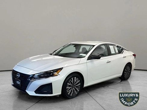 Used 2025 Nissan Altima 2.5 SV image 1