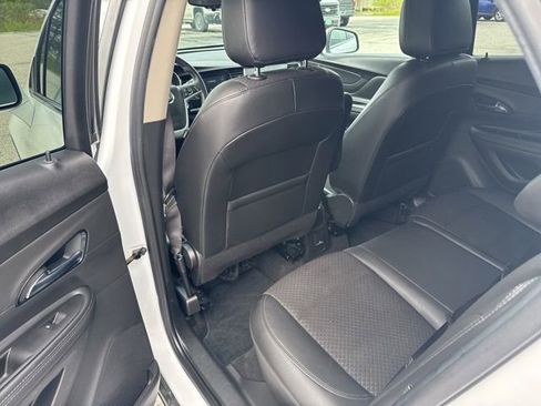 Used 2022 Buick Encore Preferred w/ Safety Package AWD/4WD image 42