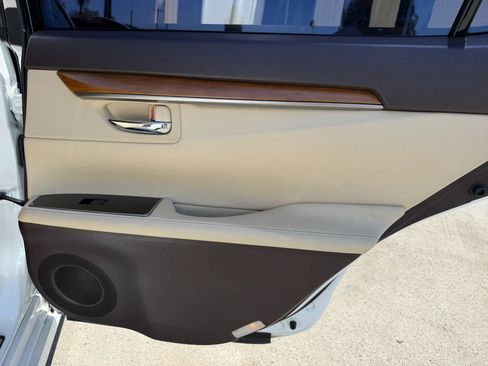 Used 2016 Lexus ES 300h w/ Luxury Package w/Wood Trim FWD image 18