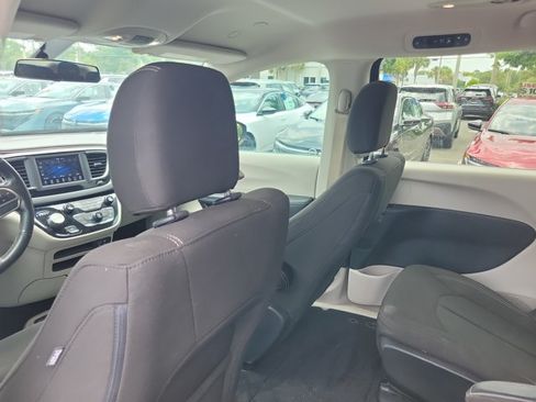 Used 2020 Chrysler Voyager LX w/ Cold Weather Group FWD image 11