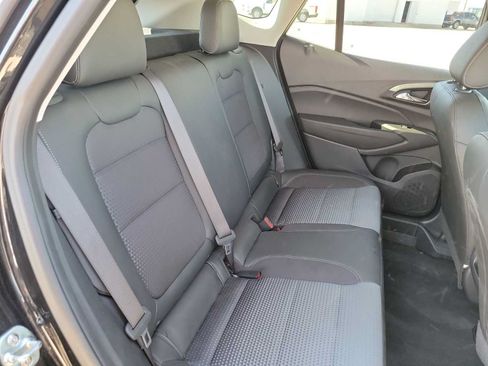 Used 2025 Chevrolet Trax LT FWD image 17
