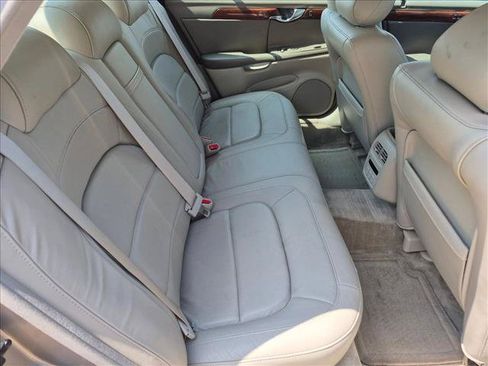 Used 2004 Cadillac De Ville w/ Equipment Group FWD image 18