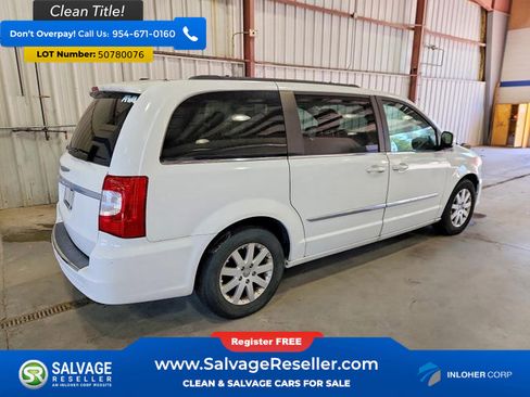 Used 2013 Chrysler Town & Country Touring FWD image 4