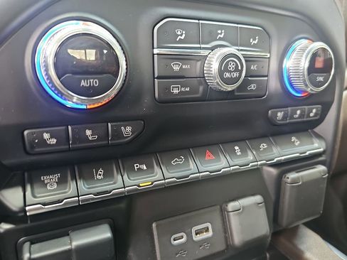 Used 2021 GMC Sierra 2500 Denali w/ Denali Ultimate Package AWD/4WD image 19