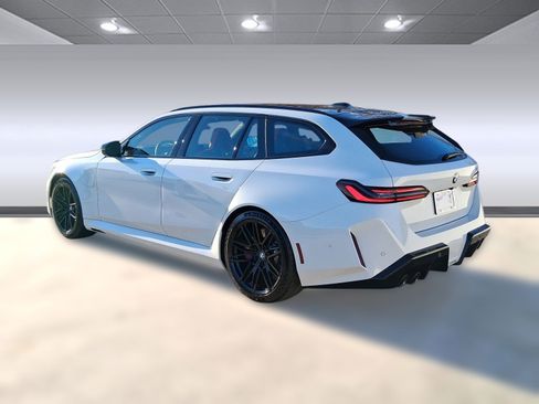 New 2026 BMW M5 Touring image 3