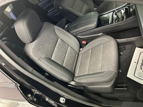 Used 2024 Chevrolet Traverse LS image 25