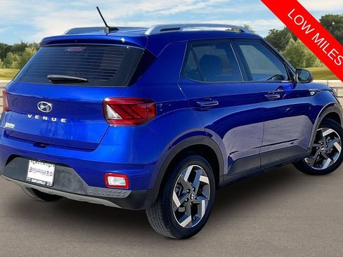Used 2025 Hyundai Venue Limited FWD image 12