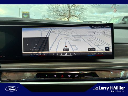 Used 2025 BMW 760i xDrive w/ Premium Package image 28