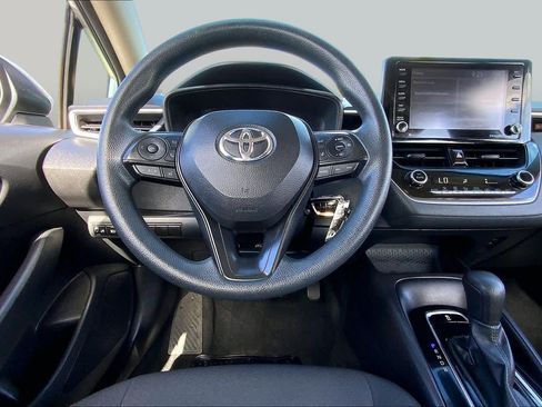 Used 2022 Toyota Corolla LE FWD image 6