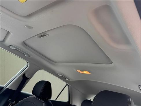 Certified 2024 Hyundai Venue SEL FWD image 22