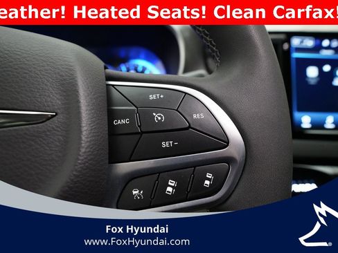 Used 2024 Chrysler Pacifica Touring-L image 19