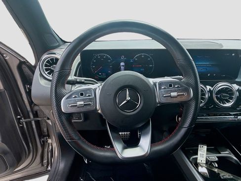 Used 2023 Mercedes-Benz EQB 300 4MATIC image 10