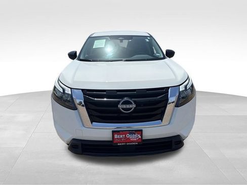 Certified 2025 Nissan Pathfinder S FWD image 2
