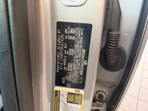 Used 2025 Kia Soul LX w/ LX Technology Package FWD image 23