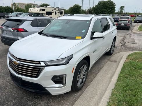 Used 2023 Chevrolet Traverse High Country AWD/4WD image 3